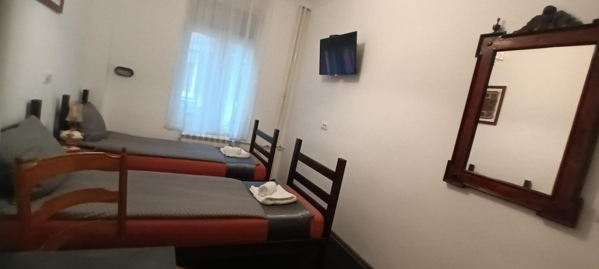 Authentic Belgrade Centre Hostel - Only Private Rooms Rum bild